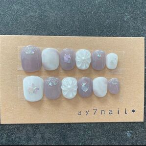 ぷっくりフラワーネイル グレージュ
