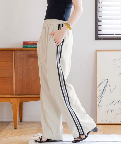 【新品・タグ付き】 LOWRYS FARM サイドラインパンツ