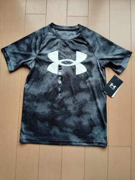 新品タグ付き!アンダーアーマー カモフラージュ 半袖Tシャツ キッズYMD140cm