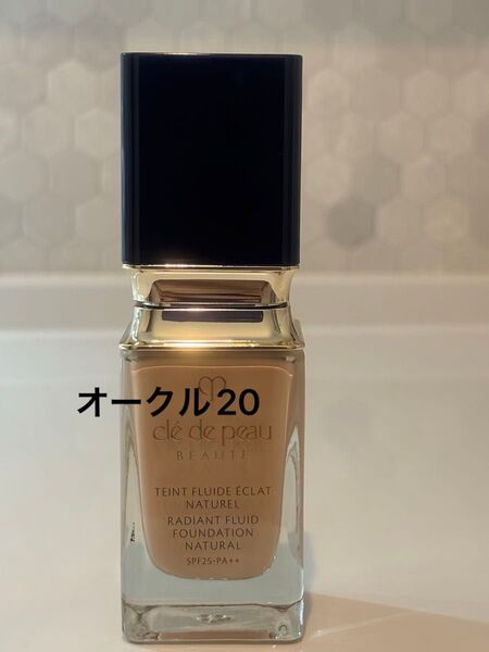 クレ・ド・ポー ボーテ タンフリュイドエクラ ナチュレル オークル20