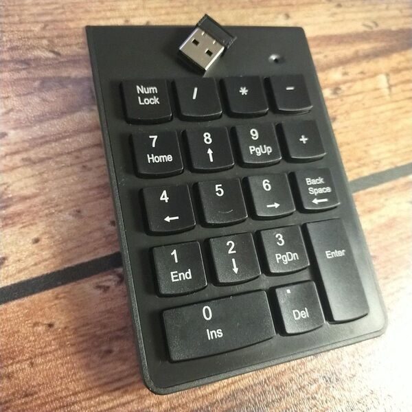 テンキー 無線 ワイヤレス キーボード 薄型 ペアリング不要