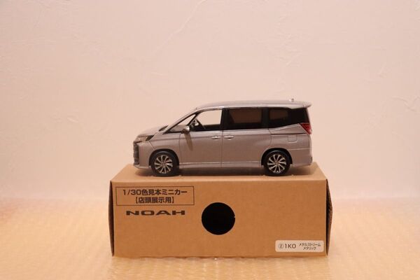 ノア NOAH カラーサンプルミニカー 非売品 茶箱 メタルストリームメタリック 店頭展示用 色見本ミニカー トミカ トヨタ