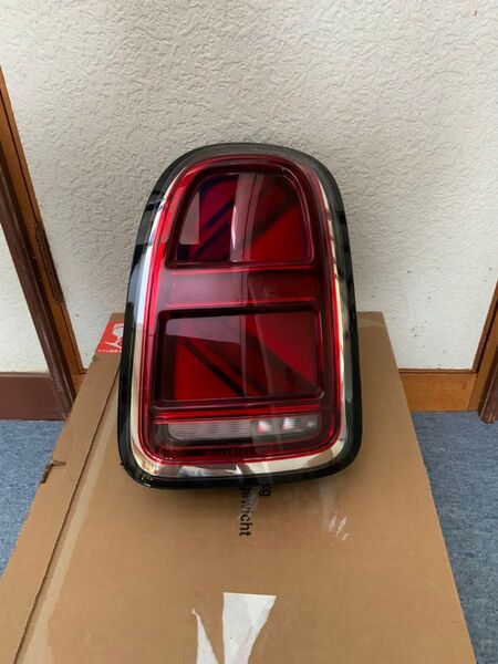 ◆BMW「MINIクロスオーバー」F60後期純正右LEDテールランプ品番63218492298