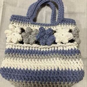 お花ハンドバッグ ハンドメイド かぎ針編み 青 白 グレー
