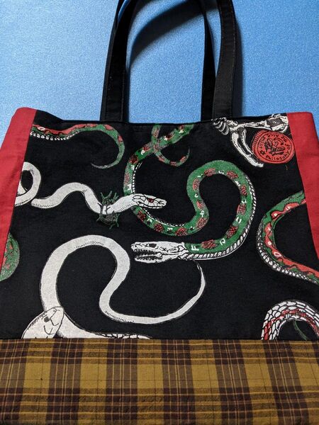 ハンドメイド 個性的 ヘビ柄 トートバッグ