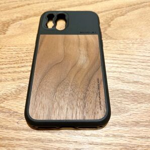Moment iPhone11 Pro ケース (Walnut Wood) iPhoneケース
