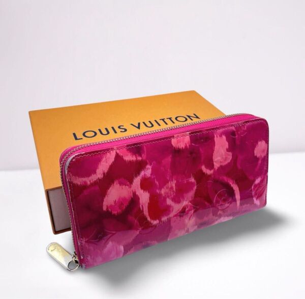 ルイヴィトン モノグラムヴェルニ ジッピーウォレット ラウンドファスナー 長財布 LOUIS VUITTON