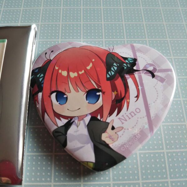 五等分の花嫁 キラキラハート缶バッジ 中野 二乃