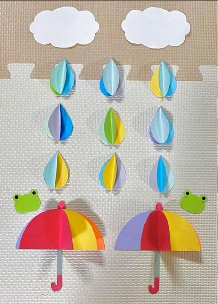 ハンドメイド 壁面飾り 梅雨 折り紙 保育園 幼稚園 画用紙 雨 かえる 傘 6月