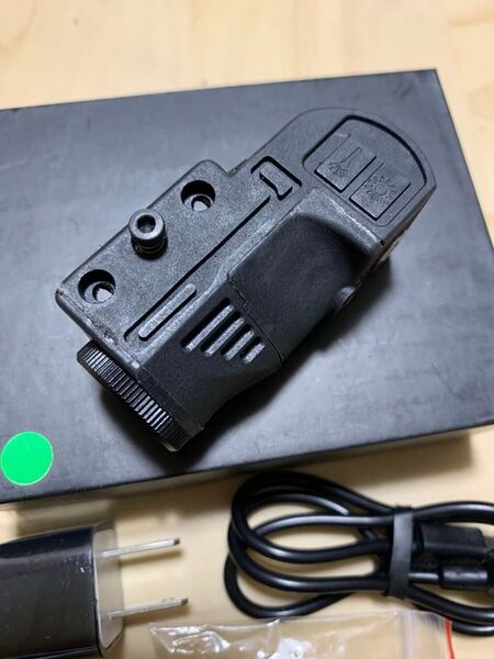 新品充電式LEDウェポンライト ドットサイト(赤) レプリカ 黒