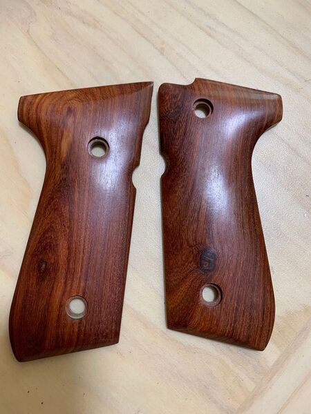 新品 マルイベレッタ m9用ウッドグリップ U.S.M9/M9A1/M92F用