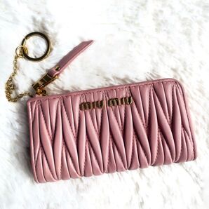 ミュウミュウ miumiu キーリング付き キーケース マテラッセ L字ジップ コインケース 羊革 ラムレザー ピンク