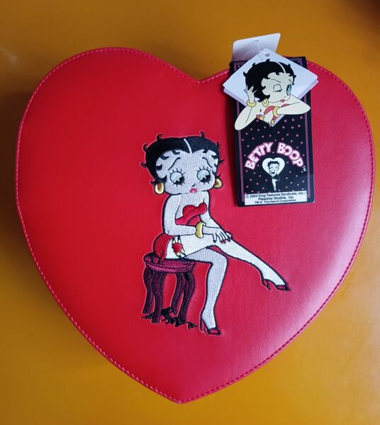 【新品】BETTY BOOP ベティちゃん ハート型 小物入れ 化粧ケース バッグにしても可愛い