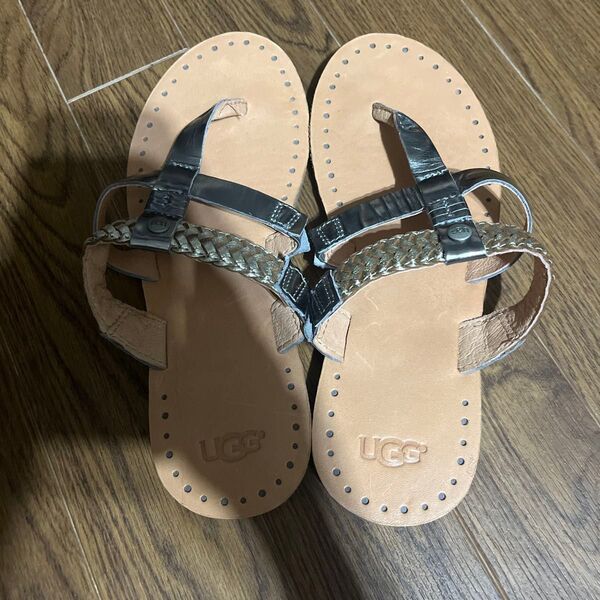UGG アグ 靴 サンダル ミュール シルバー グレー ビーチサンダル 37 23cm(中古美品)
