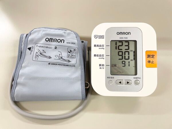 オムロン 上腕式血圧計 デジタル自動血圧計 HEM-7200 OMRON