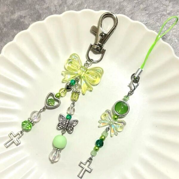 ビーズストラップ キーホルダー グリーン 緑 チャーム ハンドメイド 韓国 推し キーチェーン バッグチャーム
