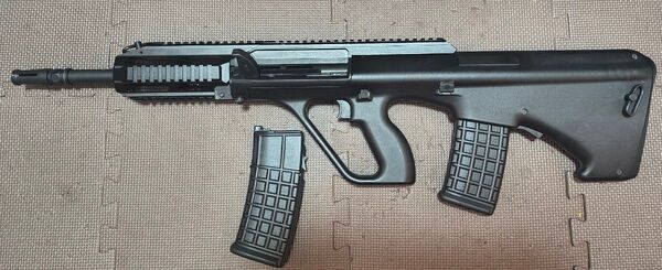 GHK ステアAUG A2 ガスブローバックモデル CO2予備マガジン付き
