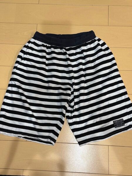 【160㎝】ヒラキ 男の子 黒 白 ボーダー柄 ハーフパンツ 後ろポケット 両脇ポケットあり 1カ所シミあり(写真2〜3枚目)