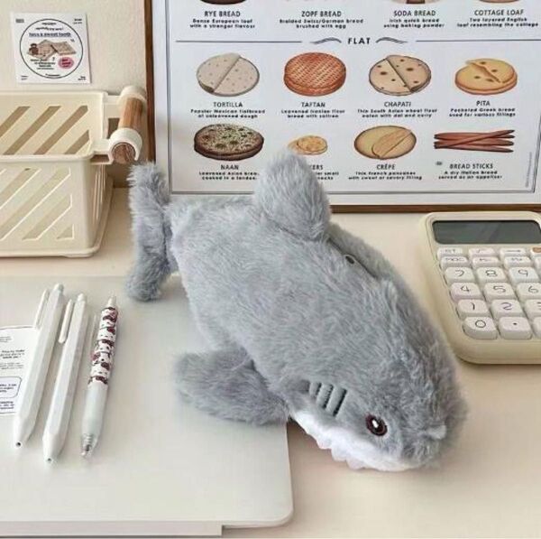 ペンケース サメ ぬいぐるみ 小物入れ ポーチ アニマル 筆箱
