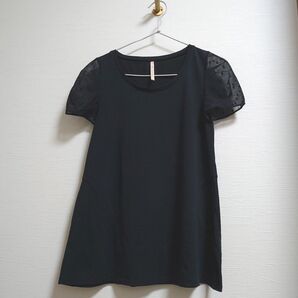 黒の ドットチュニック