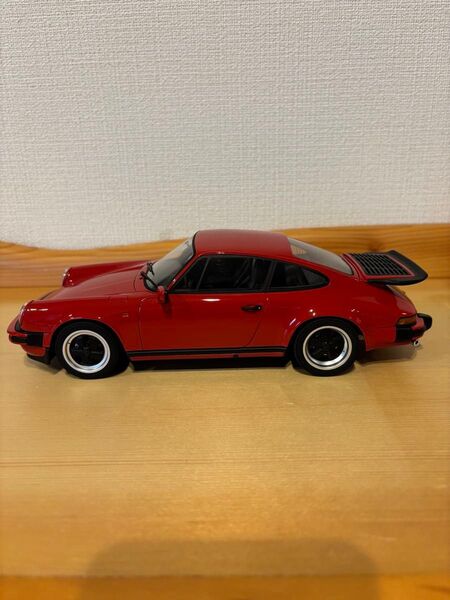 GTSPIRIT1/18 ポルシェ911(930)カレラ