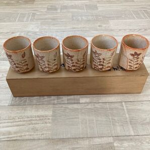 湯呑み 5個セット オレンジ色の焼き色、草の絵 木箱付き
