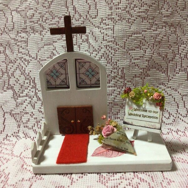 ハンドメイド Happy Wedding ミニチュア 教会結婚式 花束を添えて ウェルカムボード付き