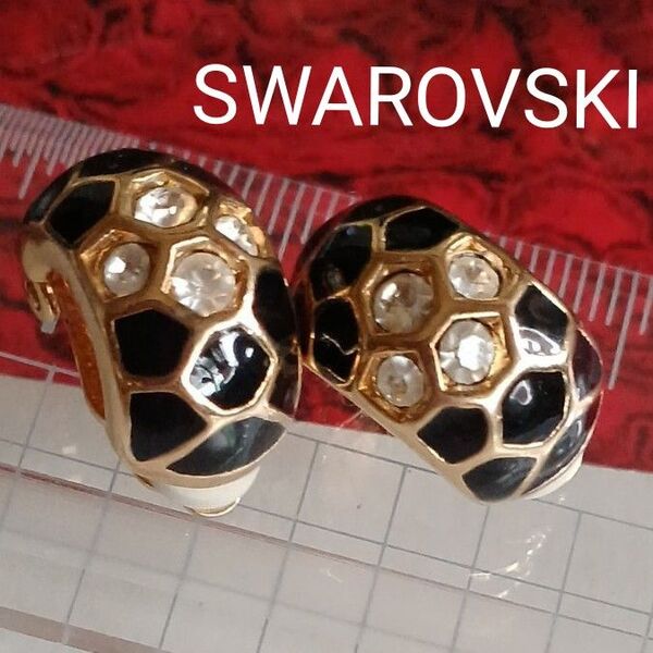 SWAROVSKI スワロフスキー 黒 イヤリング 未使用 美品 エナメル 小ぶり ヴィンテージ スワン 白鳥 ロゴ パイソン風
