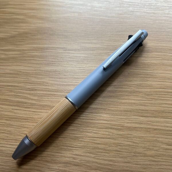 ジェットストリーム 多機能ペン 4&1 BAMBOO ブルーグレー(黒・赤・青・緑)0.5mm MSXE5200B5.79