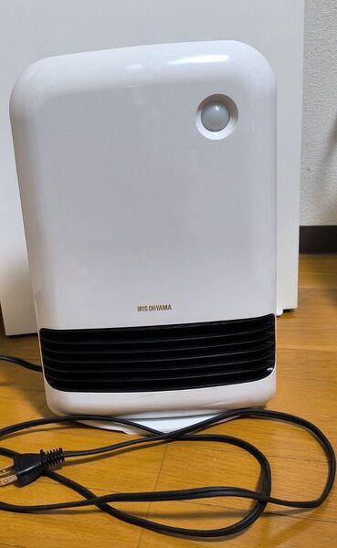 美品 アイリスオーヤマ大風量セラミックファンヒーター PDH-1200TD1-w