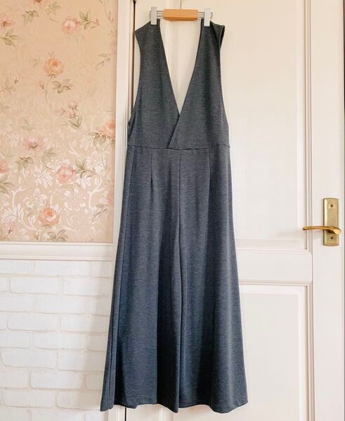GU ジーユー Vネック オールインワン サロペットパンツ グレー ワイドパンツ 上品