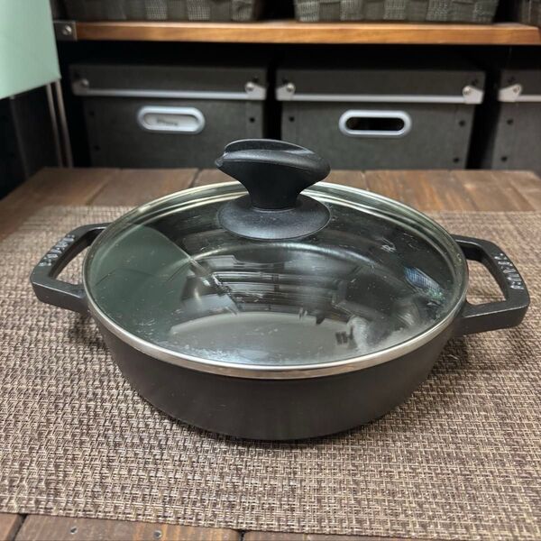 STAUB ストウブ 両手 フライパン 20cm ブラック ガラス蓋付き(STAUB純正ではありません)