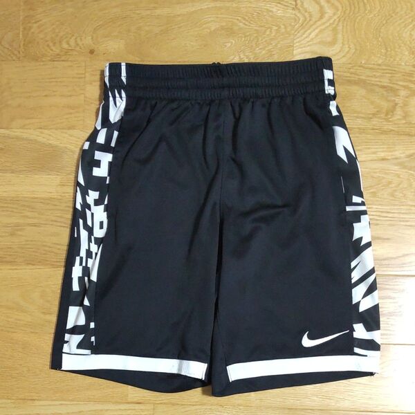 NIKE ナイキキッズハーフパンツ サイズM (ウエスト60cm)
