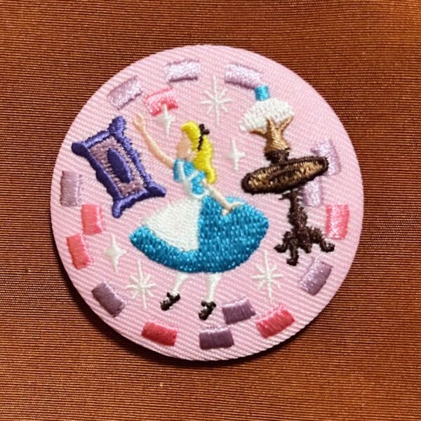 ディズニー 刺繍缶バッジ アリス 不思議の国のアリス