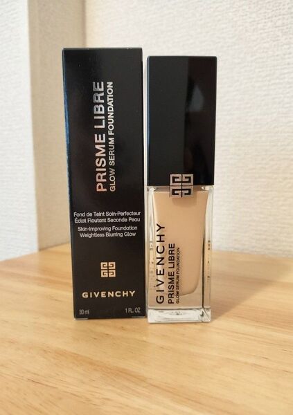 箱付き GIVENCHY プリズム・リーブル グロウ・セラム・ファンデーション 1N