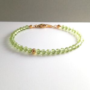 【No.511】 宝石質 ペリドット 4mm キラキラ 細め 天然石ブレスレット ゴールド サージカルステンレス