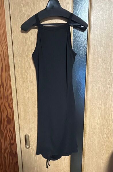 黒いキャミソールロングワンピース