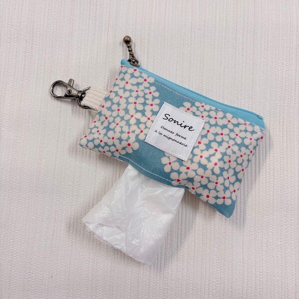 ゴミ袋ポーチ マナー袋ポーチ ハンドメイド 花柄 北欧風 サークルフラワー 水色