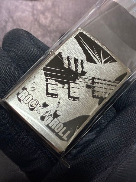 特価品 zippo ROCK N ROLL 前面加工 ギター 希少モデル 2016年製 シルバーインナー 2016年製