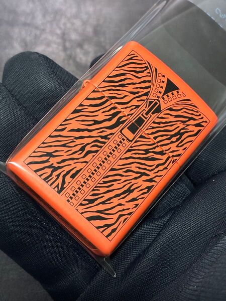 特価品 zippo オレンジ ジッパー 前面加工 希少モデル 2016年製 シルバーインナー 2016年製