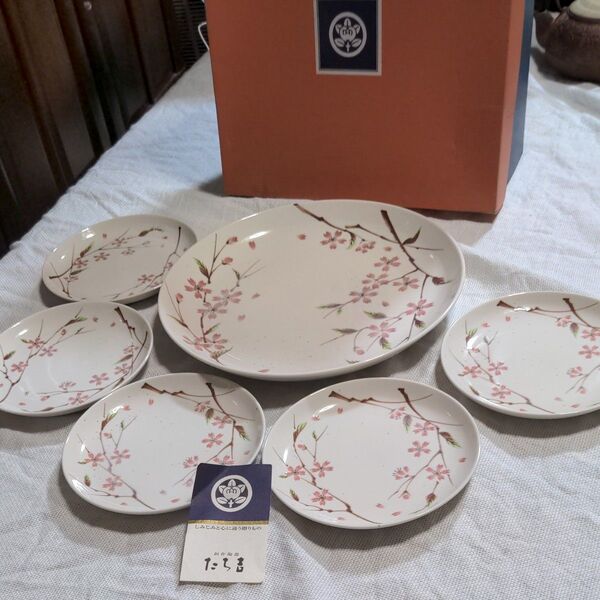橘時代のたち吉製 大丸皿1枚と取り皿5枚 ピンク桜花の絵皿セット 和食器 祝い皿 未使用品 箱付き