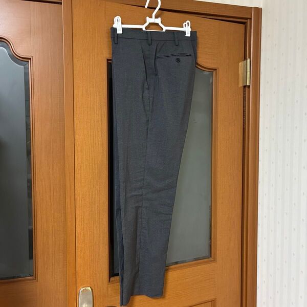 ユニクロ 感動パンツ ダークグレー