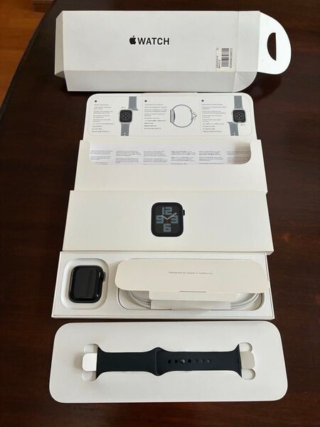 Apple Watch SE 第2世代 GPSモデル 40mm ミッドナイトアルミニウムケースとスポーツバンド S/M