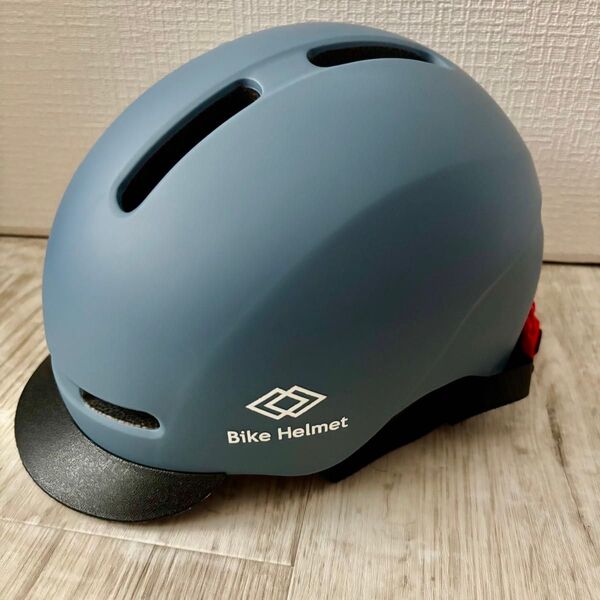 訳あり/自転車用ヘルメット 青ブルー 通気性 耐衝撃 サイズ調整可 大人 ライト 未使用