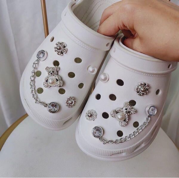 クロックス crocs ジビッツ デコ y2k クマ シルバーチェーン サンダル