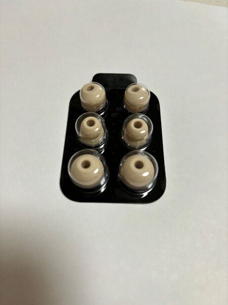 未使用カナル型イヤホンカバーベージュ イヤホン