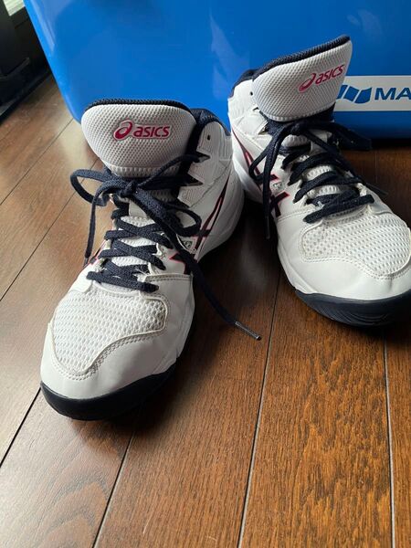 最終値下げ!asics アシックス バッシュ バスケットシューズ 23.5cm ホワイト/ネイビー
