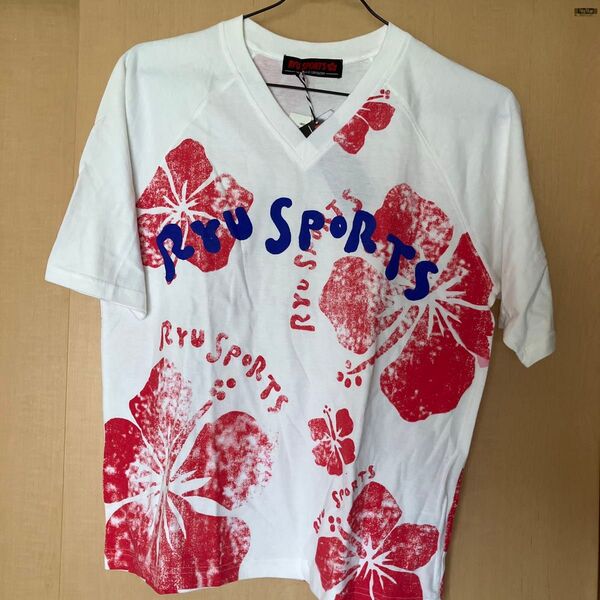 ハイビスカス柄 半袖Tシャツ