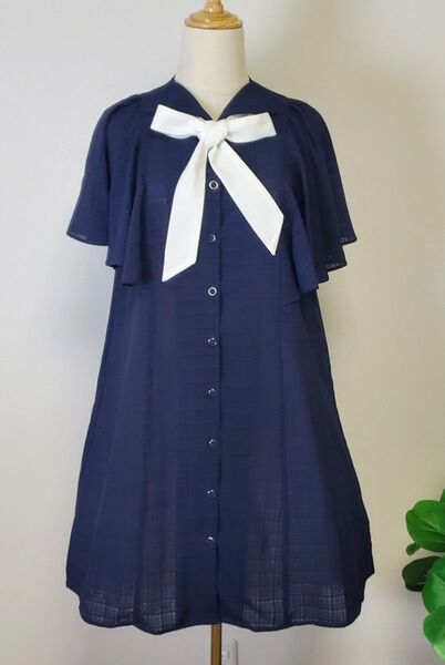 axes femme シアーチェックケープ風ワンピース