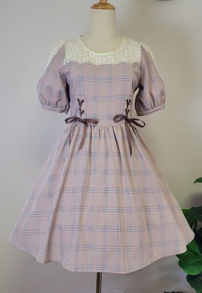 axes femme POETQUE レース柄ワンピースリボンピンク